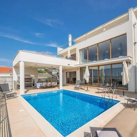 Apartamento Luxury Jasmin With Pool